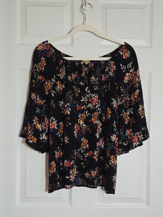 Democracy Tops - Democracy Black Floral Off-Shoulder Top Size Medium